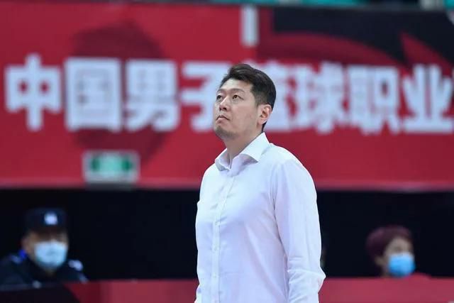 上半场阿尔贝托远射中柱，下半场双方对抗激烈多次冲突。